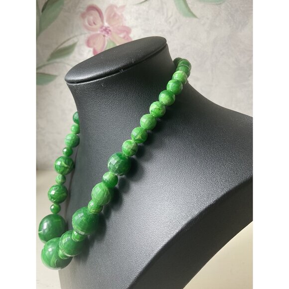 Green Bead Necklace With Marble Effect 17” Adjustable Womens Fashion Jewelry - Picture 3 of 4